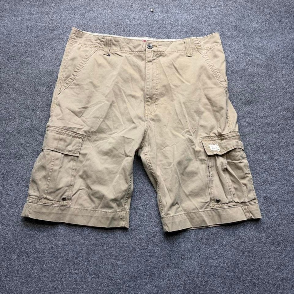 Y2K Levi's tan cargo shorts Size 40 men's